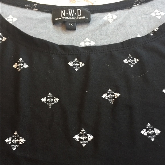 Black and white patterned tunic. - Picture 4 of 4